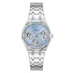 Montre Guess Quinn argentée pour femme, cadran bleu et lunette ornée de cristaux.