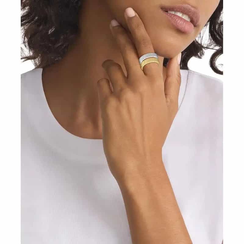 bague femme calvin klein 35000444b 03 portee
