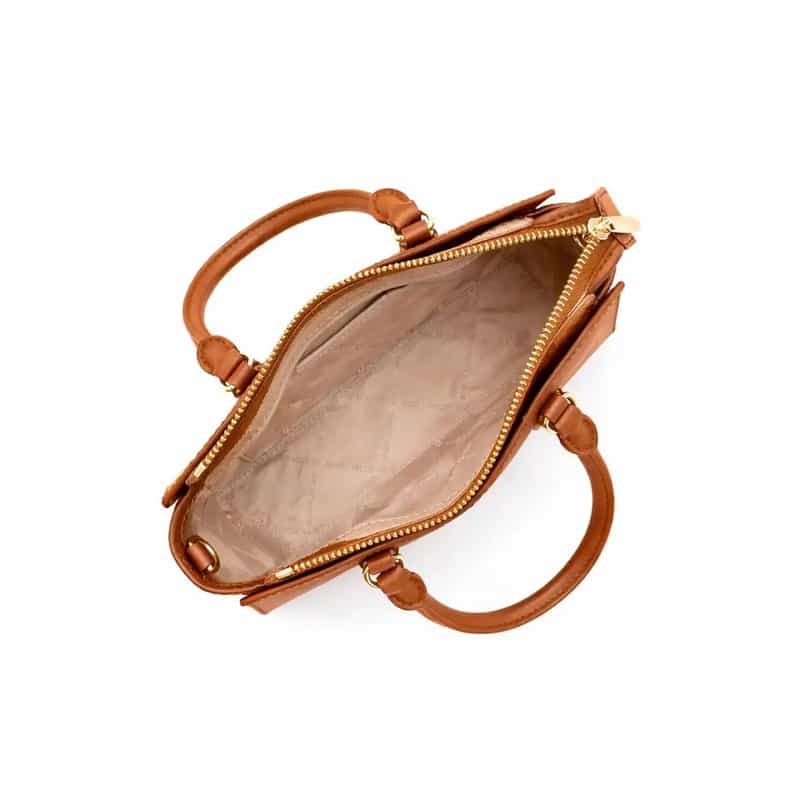 sac-a-main-michael-kors-arden-01 Intérieur sac à main Michael Kors Arden, ouverture zippée et doublure signature, compartiment principal spacieux