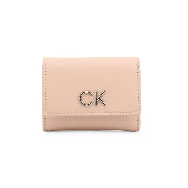 portefeuilles-calvin-klein-k60k609141_ter (1) a pink wallet with a silver logo