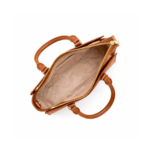 Intérieur sac à main Michael Kors Arden, ouverture zippée et doublure signature, compartiment principal spacieux